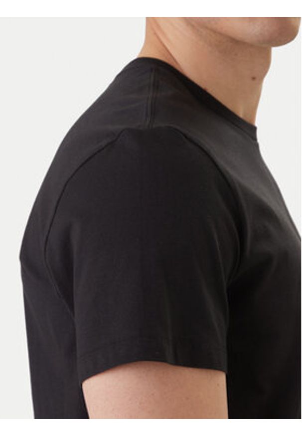 Calvin Klein Jeans T-Shirt LV04RF278G Czarny Regular Fit. Kolor: czarny. Materiał: bawełna
