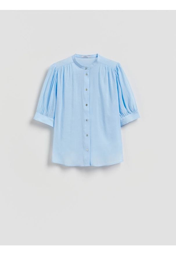 Reserved - Koszula z krótkim rękawem - jasnoniebieski. Kolor: niebieski. Materiał: tkanina, wiskoza. Długość rękawa: krótki rękaw. Długość: krótkie