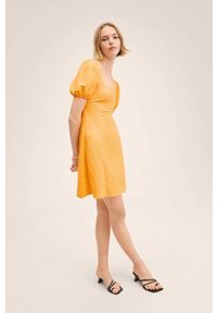 mango - Mango sukienka Teorica kolor żółty mini prosta. Okazja: na co dzień. Kolor: żółty. Długość rękawa: krótki rękaw. Typ sukienki: proste. Styl: casual. Długość: mini #5