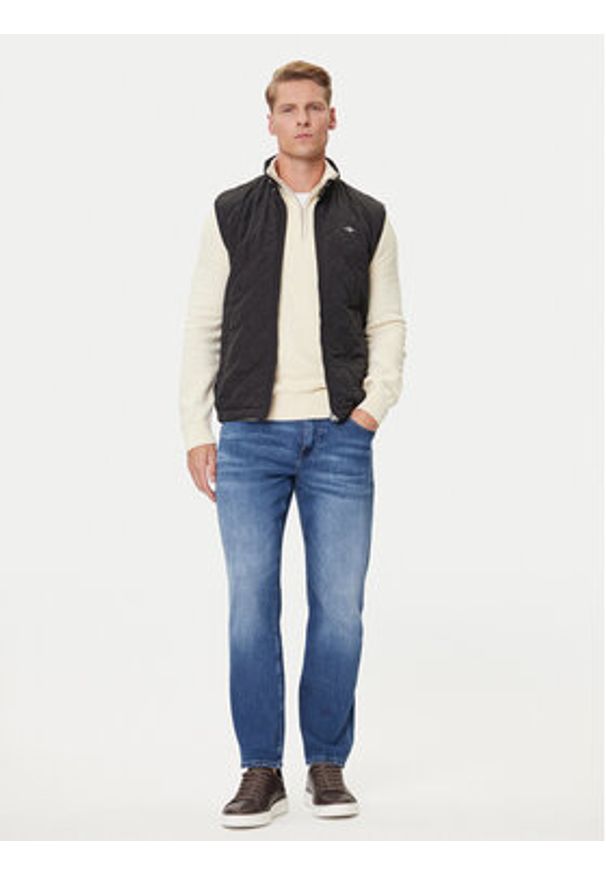 GANT - Gant Kamizelka 7006341 Czarny Regular Fit. Kolor: czarny. Materiał: syntetyk