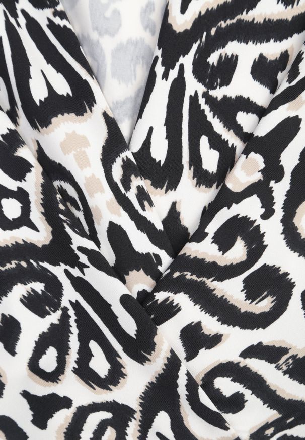 Renee - Czarno-Biały Długi Kombinezon z Ornamentalnym Wzorem i Wiązanym Paskiem Feniti. Kolor: czarny. Długość: długie. Styl: boho