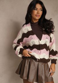 Renee - Różowy Kardigan z Domieszką Wełny i Wiskozy o Ażurowym Splocie Esina. Okazja: na co dzień. Typ kołnierza: dekolt w serek. Kolor: różowy. Materiał: wiskoza, wełna. Wzór: ze splotem, ażurowy. Styl: casual #1