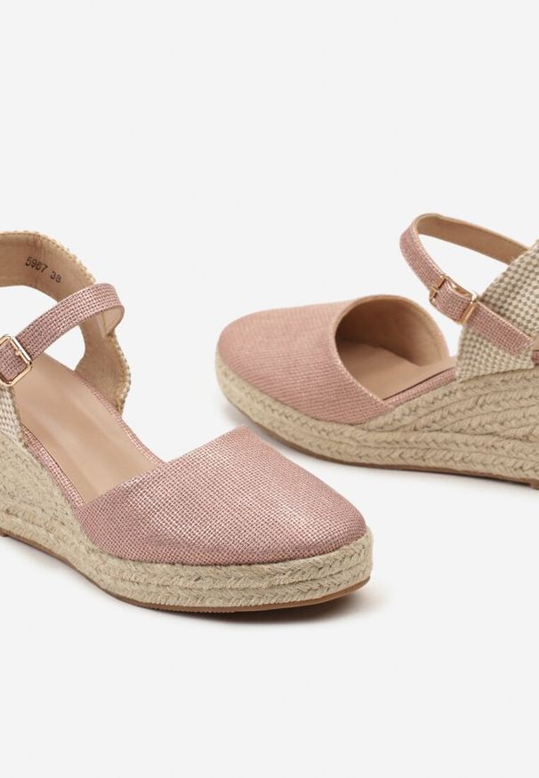 Born2be - Różowe Sandały Espadryle na Koturnie z Noskiem z Imitacji Skóry Anirha. Okazja: na co dzień. Zapięcie: pasek. Kolor: różowy. Materiał: skóra. Sezon: lato. Obcas: na koturnie. Styl: elegancki, casual
