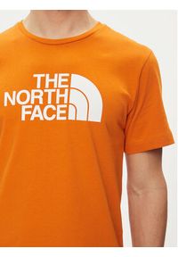 The North Face T-Shirt Easy NF0A87N5 Pomarańczowy Regular Fit. Kolor: pomarańczowy. Materiał: bawełna #7