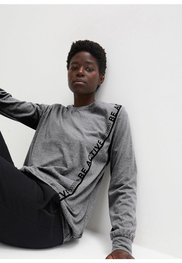 bonprix - Luźniejsza koszulka sportowa. Kolor: szary. Długość rękawa: długi rękaw. Długość: długie. Styl: sportowy