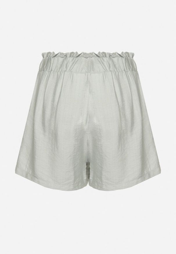 Born2be - Jasnozielone Wiskozowe Szorty w Stylu Paper Bag z Paskiem Saramora. Okazja: na co dzień, na spacer. Kolor: zielony. Materiał: wiskoza. Sezon: lato. Styl: casual, elegancki