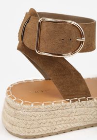 Born2be - Ciemnozielone Sandały z Ozdobą Klamrą i Jutową Platformą Riseth. Okazja: na co dzień. Zapięcie: klamry. Kolor: zielony. Wzór: aplikacja. Obcas: na platformie. Styl: casual, elegancki #3