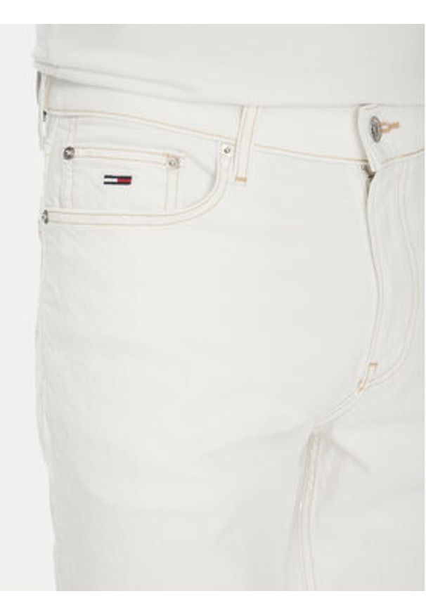 Tommy Jeans Szorty jeansowe Ryan DM0DM20956 Biały Regular Fit. Kolor: biały. Materiał: bawełna