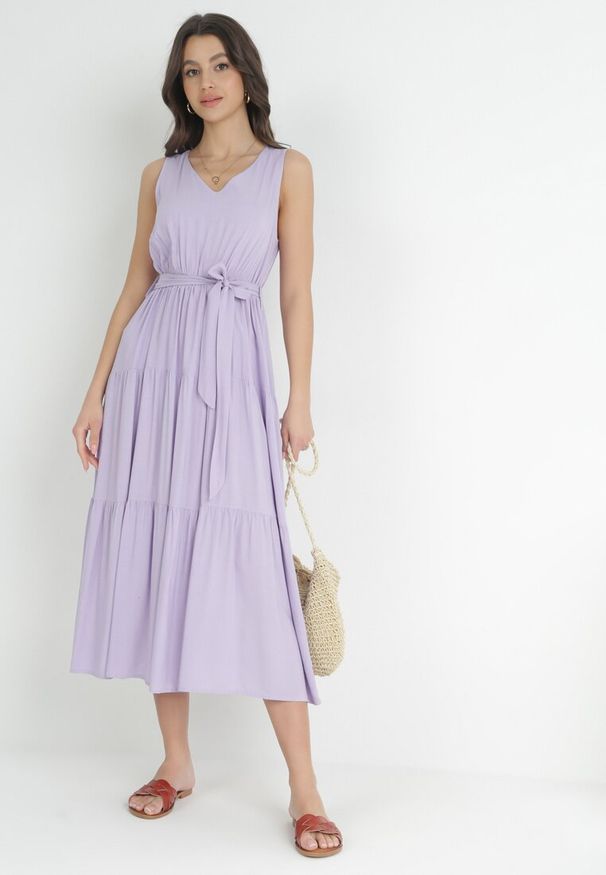 Born2be - Fioletowa Wiskozowa Sukienka Midi z Gumką w Pasie i Materiałowym Paskiem Bicuh. Kolor: fioletowy. Materiał: wiskoza, materiał. Długość: midi