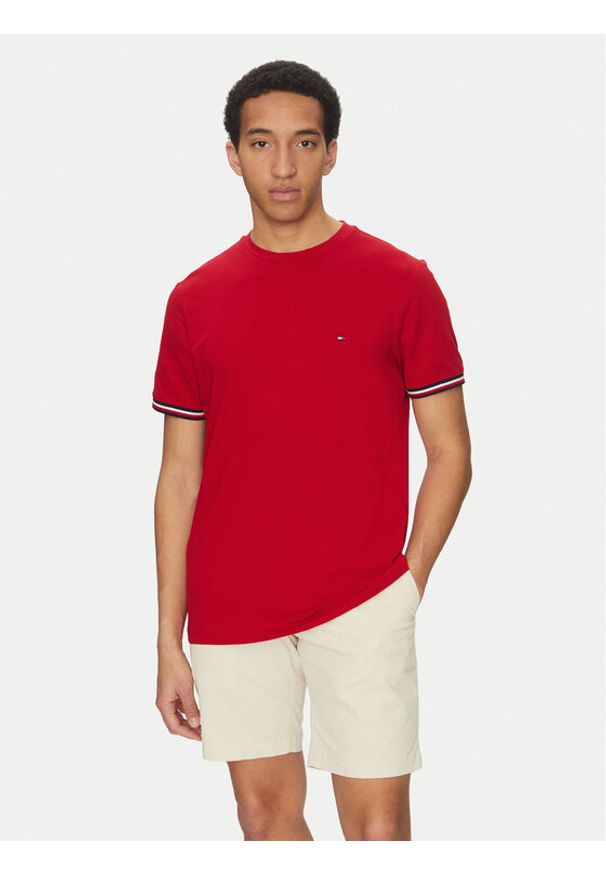 TOMMY HILFIGER - Tommy Hilfiger T-Shirt Global Stripe MW0MW38630 Czerwony Regular Fit. Kolor: czerwony. Materiał: bawełna