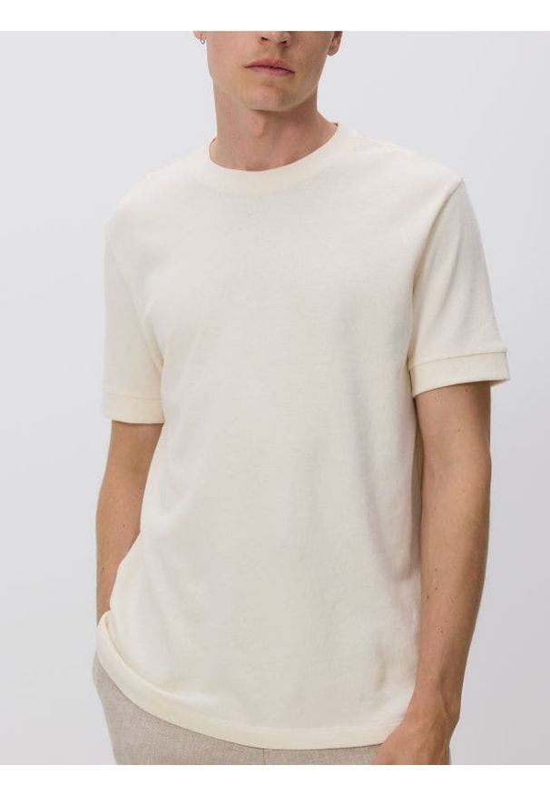 Reserved - T-shirt regular z bawełny - złamana biel. Materiał: bawełna
