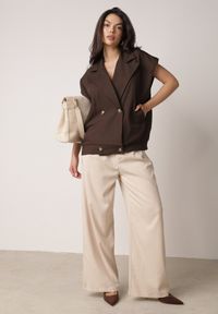 Born2be - Brązowa Garniturowa Kamizelka Oversize z Dwurzędowym Zapięciem Edriana. Okazja: na co dzień, na spotkanie biznesowe, do pracy. Kolor: brązowy. Materiał: poliester, jeans. Styl: casual, biznesowy, elegancki, klasyczny #3