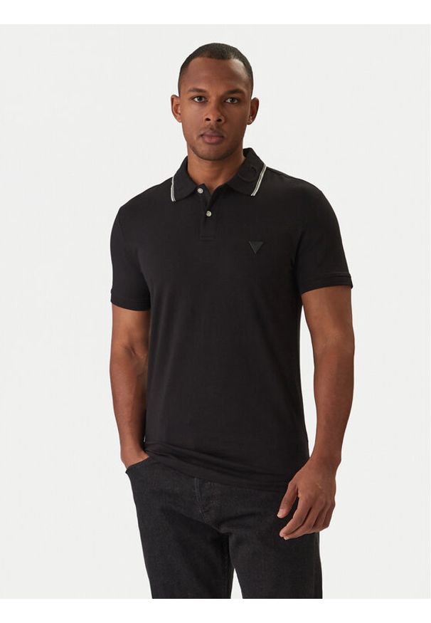 Guess Polo M6RP66 J1314 Czarny Regular Fit. Typ kołnierza: polo. Kolor: czarny. Materiał: syntetyk