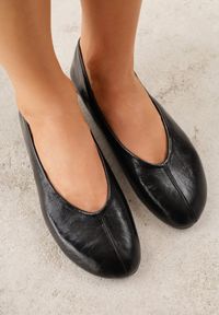 Renee - Czarne Gładkie Balerinki Basic z Zaokrąglonym Noskiem Kaleta. Okazja: na co dzień. Kolor: czarny. Materiał: skóra, jeans. Wzór: gładki. Styl: casual, klasyczny #1