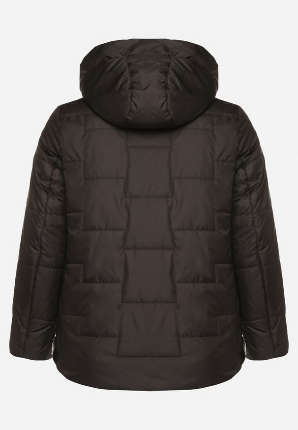 Born2be - Czarna Pikowana Kurtka z Kapturem i Ozdobnymi Suwakami Tulirisa. Okazja: na co dzień. Typ kołnierza: kaptur. Kolekcja: plus size. Kolor: czarny. Materiał: jeans. Styl: casual, sportowy