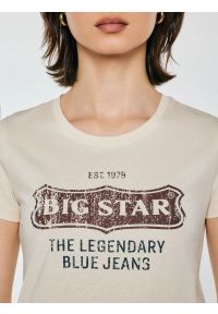Big-Star - Koszulka damska z linii Authentic z logo BIG STAR perłowa Rissmelna 103. Okazja: na co dzień. Kolor: kremowy. Materiał: dzianina, skóra. Wzór: nadruk. Styl: sportowy, casual, elegancki #5