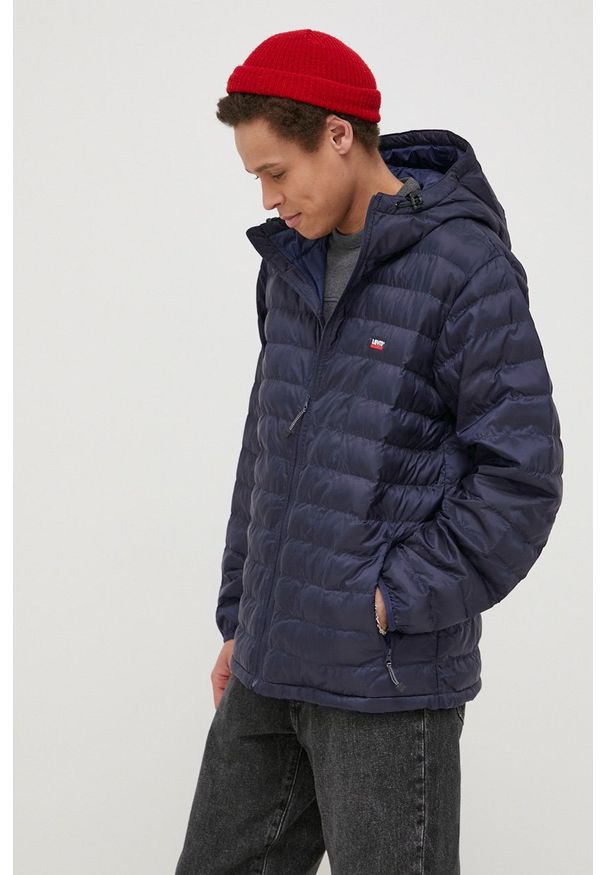 Levi's® - Levi's Kurtka męska kolor granatowy przejściowa. Okazja: na co dzień, na spotkanie biznesowe. Kolor: niebieski. Materiał: puch. Styl: biznesowy, casual