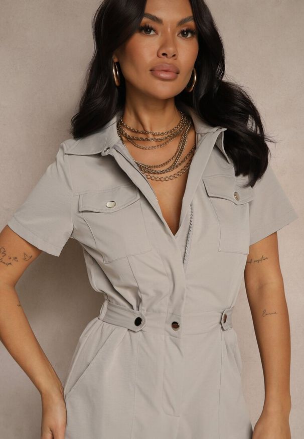 Renee - Szary Kombinezon Wide Leg z Kołnierzykiem Suwakiem i Krótkim Rękawem Jenaralitia. Okazja: na co dzień. Kolor: szary. Długość rękawa: krótki rękaw. Długość: krótkie. Styl: elegancki, casual