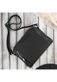 Listonoszka skórzana PAOLO PERUZZI Z-55-BLZ czarna. Kolor: czarny. Dodatki: z breloczkiem. Materiał: skórzane. Styl: casual, elegancki. Rodzaj torebki: na ramię #1