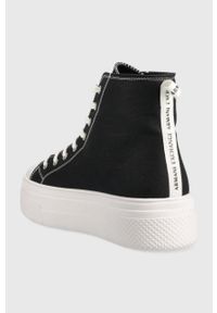 Armani Exchange trampki damskie kolor czarny XDZ026.XV695.S526. Nosek buta: okrągły. Kolor: czarny. Materiał: guma. Obcas: na platformie #3