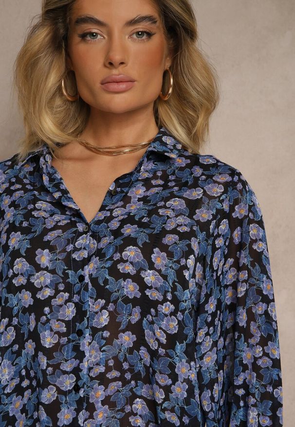 Renee - Czarna Koszula o Klasycznym Kroju w Kwiatowy Wzór Divliana. Okazja: na co dzień. Kolor: czarny. Długość rękawa: długi rękaw. Długość: długie. Wzór: kwiaty. Styl: klasyczny