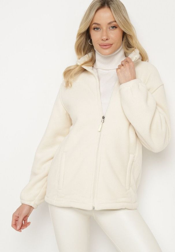 Born2be - Jasnobeżowy Klasyczny Polar ze Ściągaczami przy Rękawach Paradi. Okazja: do pracy, na co dzień. Kolor: beżowy. Materiał: polar. Długość rękawa: długi rękaw. Długość: długie. Styl: klasyczny