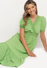 Born2be - Jasnozielona Bawełniana Sukienka z Kopertowym Dekoltem w Stylu Boho Rissasie. Okazja: na co dzień. Kolor: zielony. Materiał: bawełna. Typ sukienki: kopertowe. Styl: boho #5