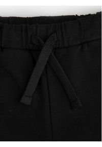COCCODRILLO - Coccodrillo Spodnie dresowe WC4120101JPK Czarny Regular Fit. Kolor: czarny. Materiał: bawełna