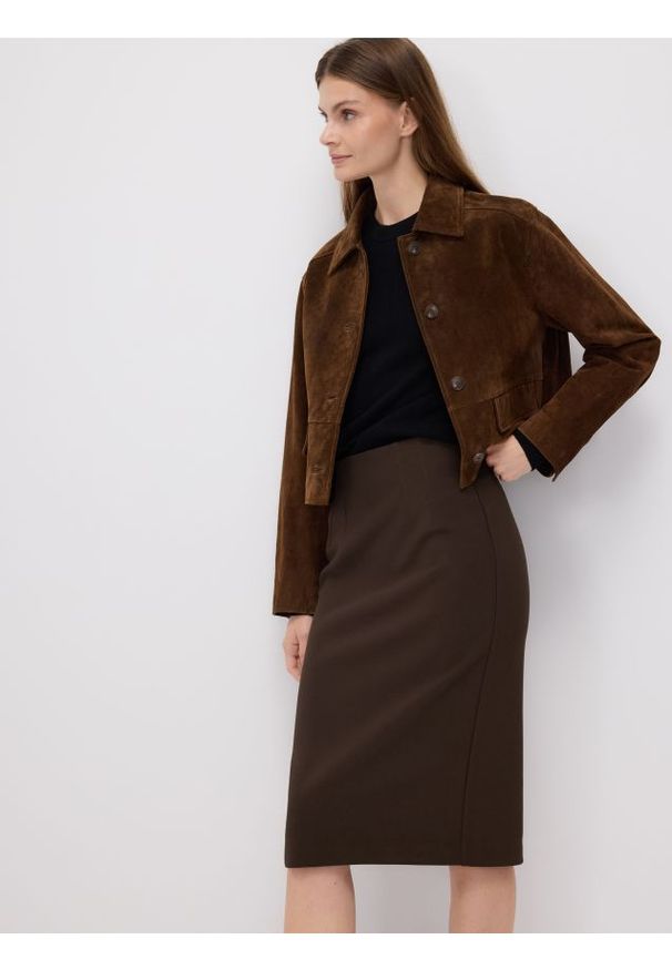 Reserved - Spódnica midi z rozcięciem - ciemnobrązowy. Kolor: brązowy. Materiał: dzianina. Wzór: gładki