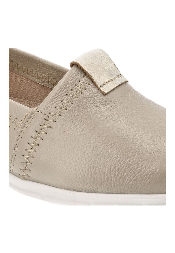 Beżowe Półbuty Pollonus Modne Obuwie Damskie. Okazja: do pracy, na spacer, na co dzień. Kolor: beżowy. Materiał: skóra. Styl: casual, elegancki