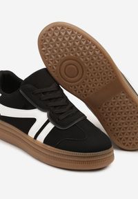 Renee - Czarne Sneakersy Tenisówki Ozdobione Geometrycznym Wzorem Shie. Okazja: na co dzień. Kolor: czarny. Materiał: jeans. Wzór: aplikacja, geometria
