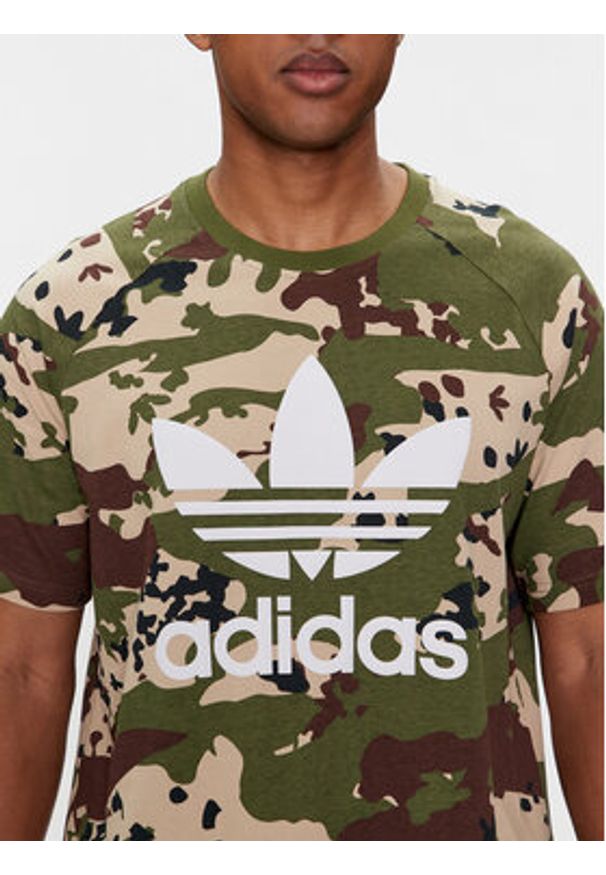 Adidas - adidas T-Shirt Camo IS0215 Zielony Regular Fit. Kolor: zielony. Materiał: bawełna