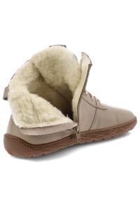 Beżowe Trzewiki Wasak Ocieplane Buty Damskie Barefoot. Okazja: na spacer, na co dzień. Kolor: beżowy. Materiał: skóra. Wzór: grochy. Styl: casual #4