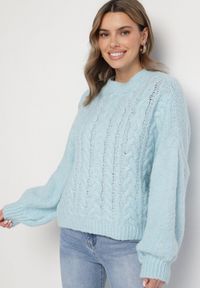 Born2be - Niebieski Sweter z Wełną Zdobiony Warkoczowym Splotem Lakkaria. Okazja: na co dzień. Kolor: niebieski. Materiał: wełna. Długość rękawa: długi rękaw. Długość: długie. Wzór: aplikacja, ze splotem. Styl: elegancki, casual #6