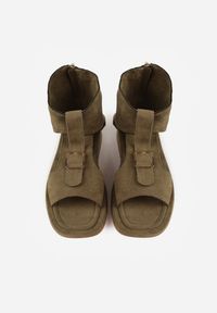 Renee - Zielone Sandały Typu Botki Ozdobione Metaliczną Klamrą z Przodu Adrasaia. Zapięcie: klamry. Kolor: zielony. Wzór: aplikacja. Sezon: lato #3