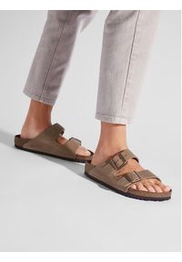 Birkenstock Klapki Arizona 0352201 Brązowy. Kolor: brązowy. Materiał: nubuk, skóra