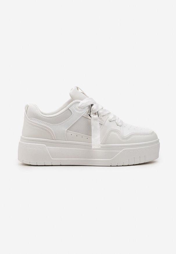 Renee - Białe Sneakersy na Niskiej Platformie z Zawieszką i Ozdobnymi Sznurówkami Salam. Okazja: na spacer, na co dzień. Zapięcie: sznurówki. Kolor: biały. Materiał: jeans. Sezon: lato, wiosna. Obcas: na platformie. Sport: turystyka piesza