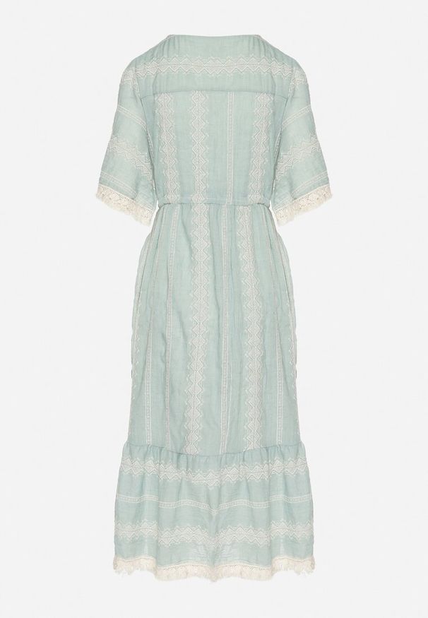 Born2be - Miętowa Bawełniana Sukienka Boho o Rozkloszowanym Kroju z Wiązaniem i Haftem Korithira. Okazja: na spacer, na co dzień. Typ kołnierza: dekolt w serek. Kolor: miętowy. Materiał: bawełna. Wzór: haft. Sezon: lato. Typ sukienki: rozkloszowane. Styl: boho