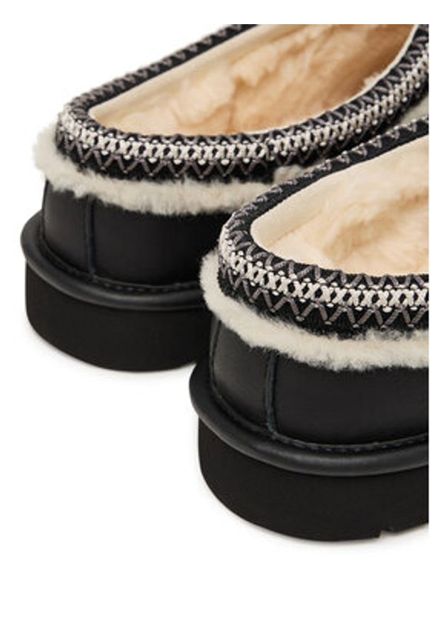 Ugg Śniegowce M Tasman Noir Czarny. Kolor: czarny. Materiał: skóra