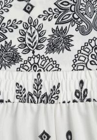 Born2be - Biały Komplet Wiskozowy Szerokie Spodnie i Luźna Bluzka z Nadrukiem Paisley Thela. Kolekcja: plus size. Kolor: biały. Materiał: wiskoza. Wzór: nadruk, paisley #8