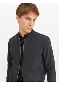 Jack & Jones - Jack&Jones Kurtka bomber Roy 12237749 Czarny Regular Fit. Kolor: czarny. Materiał: syntetyk #7