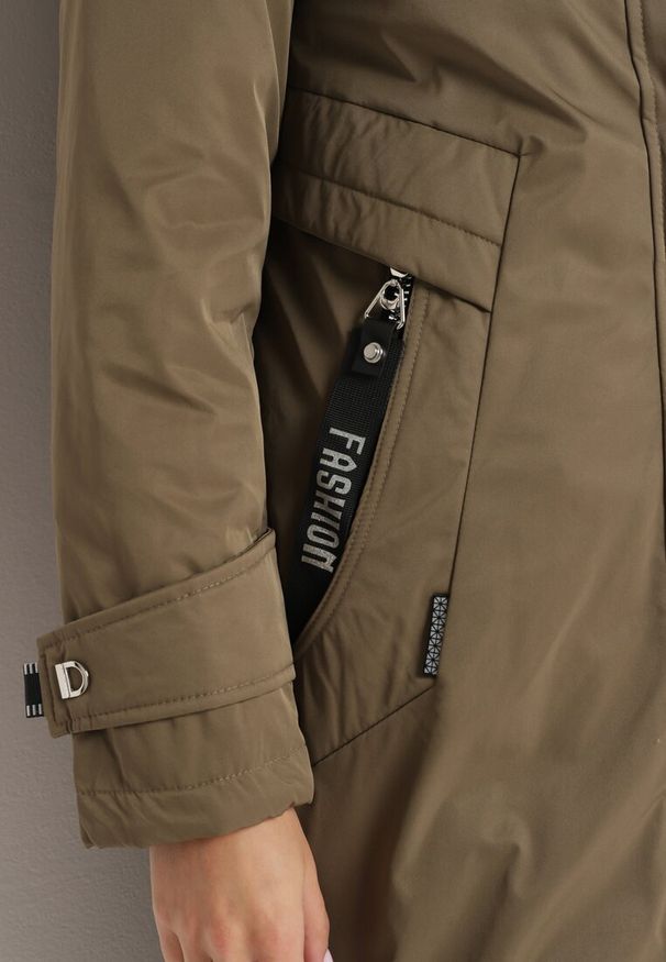 Born2be - Ciemnozielona Pudełkowa Kurtka Typu Parka z Kapturem i Kieszeniami Kaithraea. Typ kołnierza: kaptur. Kolor: zielony. Materiał: jeans. Sezon: zima. Styl: elegancki, klasyczny
