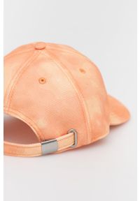Guess czapka kolor pomarańczowy wzorzysta. Kolor: pomarańczowy