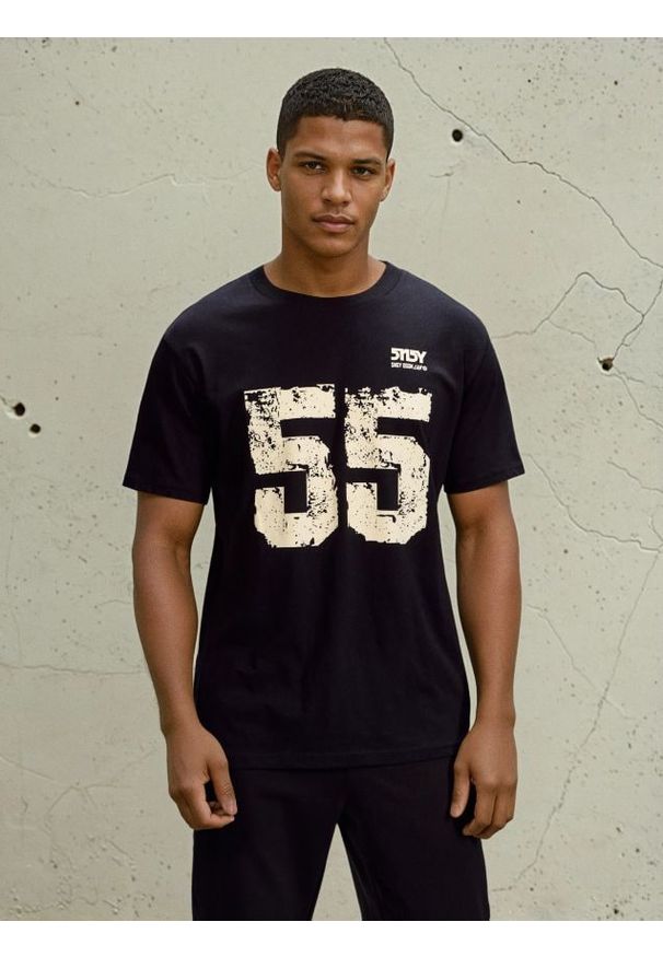 Sinsay - Bawełniana koszulka z napisem - czarny. Kolor: czarny. Materiał: bawełna. Wzór: napisy