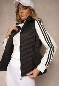 Renee - Czarna Kamizelka z Ozdobnym Pikowaniem i Kapturem z Możliwością Odpięcia Ninaviona. Okazja: na co dzień. Kolor: czarny. Materiał: jeans. Styl: klasyczny, elegancki, casual