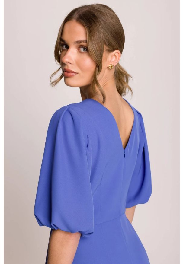 Stylove - Elegancka sukienka koktajlowa z bufiastymi rękawami niebieska. Okazja: na imprezę, na wesele, na ślub cywilny. Kolor: niebieski. Materiał: elastan, materiał. Długość rękawa: krótki rękaw. Sezon: lato. Typ sukienki: rozkloszowane. Styl: wizytowy, elegancki. Długość: midi