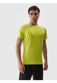 4f - Koszulka treningowa regular z materiałów z recyklingu męska. Kolor: zielony. Materiał: materiał. Długość rękawa: krótki rękaw. Długość: krótkie. Sport: fitness, bieganie