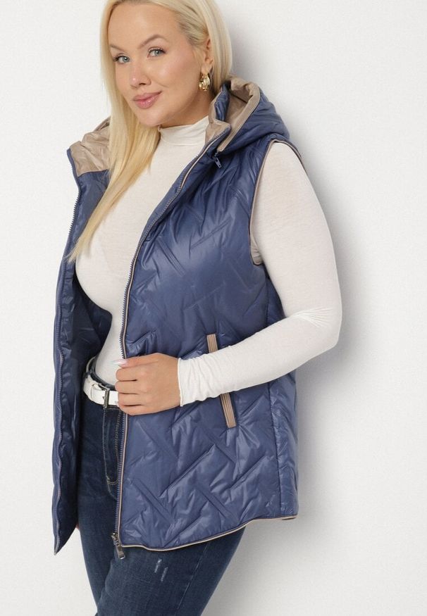 Born2be - Niebieska Pikowana Kamizelka z Odpinanym Kapturem Rilanisa. Okazja: na co dzień. Kolor: niebieski. Materiał: jeans. Styl: klasyczny, casual, elegancki