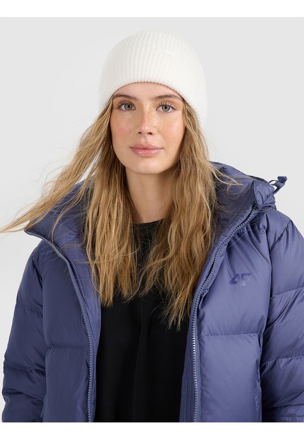 4f - 4F Czapka beanie uniseks - biała Uniwersalny. Kolor: biały. Materiał: dzianina, materiał, wiskoza. Sezon: zima. Styl: casual, klasyczny, sportowy