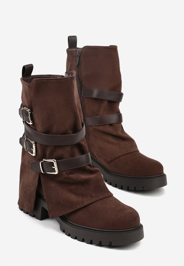 Renee - Brązowe Botki Bikery Ozdobione Klamrami i Wywiniętą Cholewką Seride. Okazja: na co dzień. Zapięcie: klamry. Kolor: brązowy. Materiał: jeans, wełna, skóra. Szerokość cholewki: normalna. Wzór: aplikacja. Styl: casual